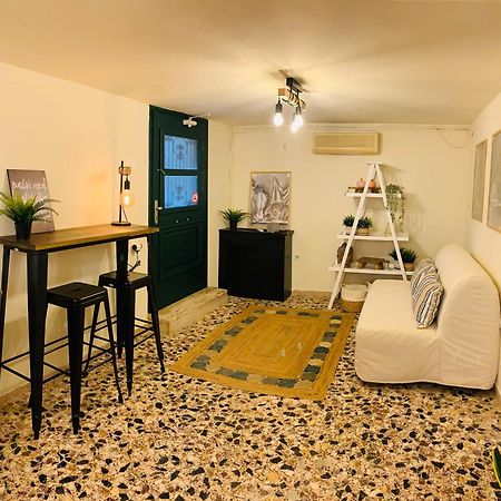 Airport Cottage House Артеміда Екстер'єр фото